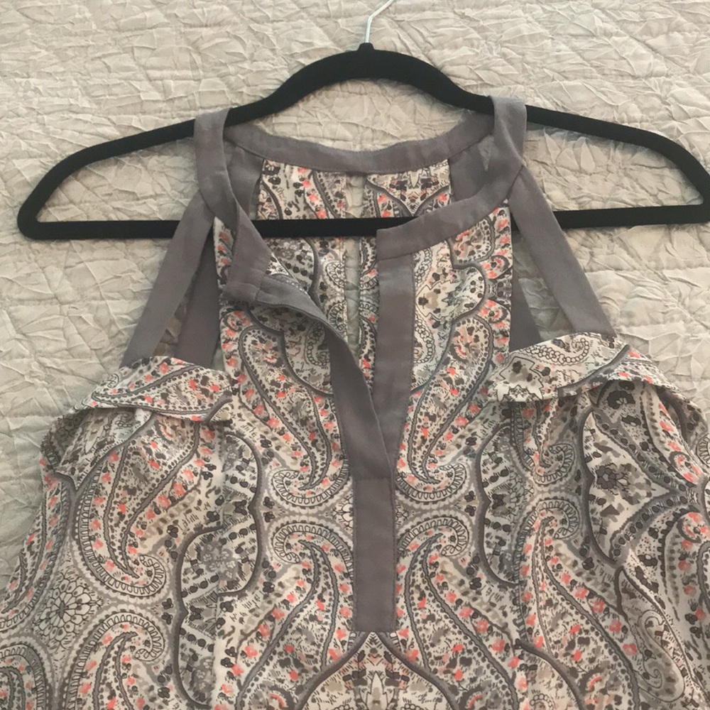 New BCBG Maxazria Grey and Light Pink Top - light and airy, perfect for Summer - Picture 4 of 6